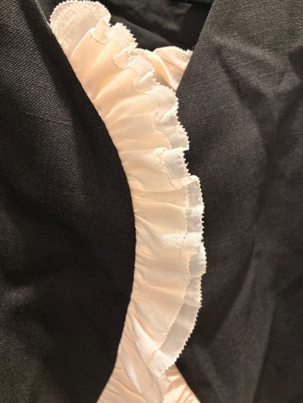 XXOOSSOO Studio Black Ivory Ruffle Trim Statement Blazer Jacket M - Picture 3 of 7